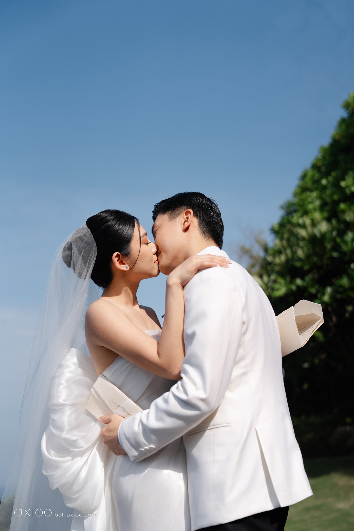 Axioo: Drama, Heat, and Romance